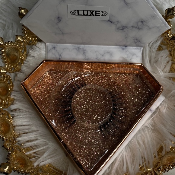 Lashes - Picture 1 of 1